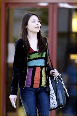 photo 8 in Miranda Cosgrove gallery [id155529] 2009-05-05 00:00:00