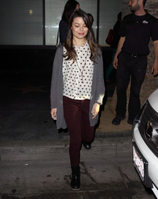 photo 19 in Miranda Cosgrove gallery [id578739] 2012-11-10 00:00:00