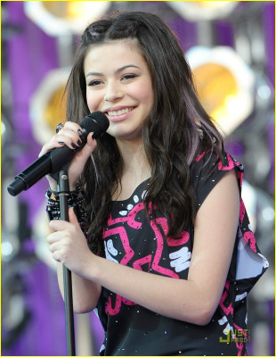 photo 16 in Miranda Cosgrove gallery [id317985] 2010-11-25 00:00:00