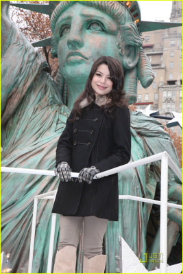 photo 10 in Miranda Cosgrove gallery [id318653] 2010-11-29 00:00:00