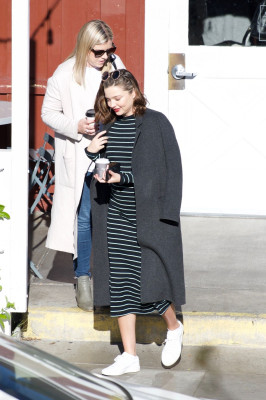 Pregnant Miranda Kerr Out for Lunch in Brentwood 01/21/2018
