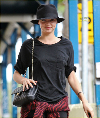 photo 9 in Miranda Kerr gallery [id266660] 2010-05-26 00:00:00