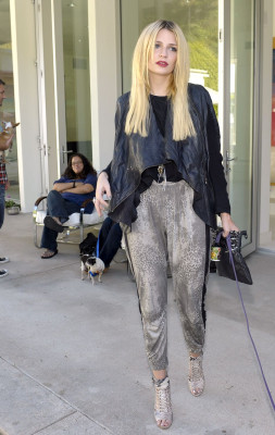 photo 8 in Mischa Barton gallery [id309859] 2010-11-01 00:00:00
