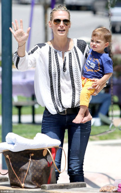 photo 10 in Molly Sims gallery [id657221] 2013-08-17 00:00:00