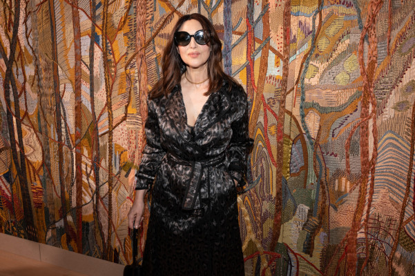  Monica Bellucci - Dior : Front Row - Paris Fashion Week | July 05, 2021 