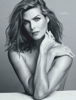 MONTSERRAT OLIVER in Vnidades Magazine, Mexico January 2020