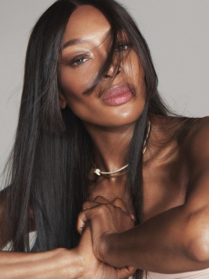 Naomi Campbell в фотосессии для Document Journal (2023)