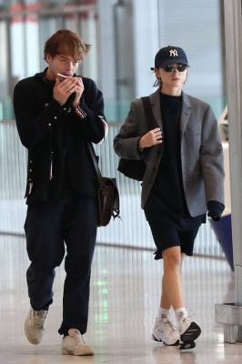 Natalia Dyer and Charlie Heaton Arrive at CDG Airport in Paris 09/23/2019