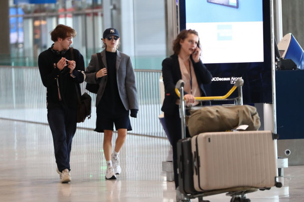 Natalia Dyer and Charlie Heaton Arrive at CDG Airport in Paris 09/23/2019