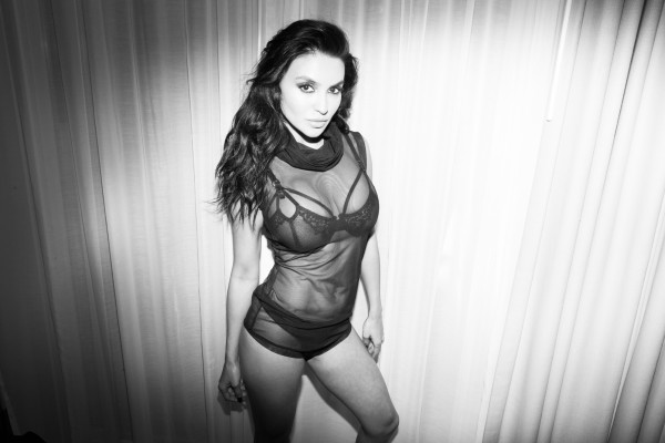 Natalie Loren pic #795337