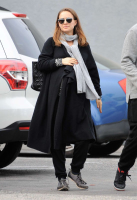 Natalie Portman out for lunch in Los Angeles