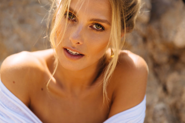 Natalie Roser in Sophia Sinclair photoshoot (part 1)
