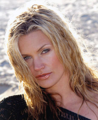 Natasha Henstridge pic #119374