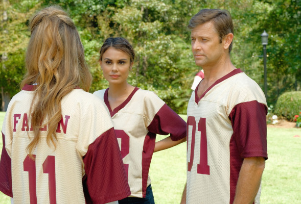 Nathalie Kelley - Dynasty (2017) 1x07 &#039;A Taste of Your Own Medicine&#039;