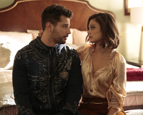 Nathalie Kelley - Dynasty (2017)