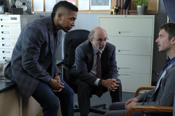 Neil Brown Jr - Dirk Gently&#039;s Holistic Detective Agency (2016)