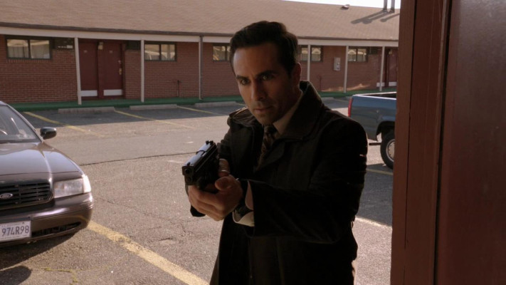 Nestor Carbonell - Ringer (2011) 1x11 &#039;Pilot&#039;
