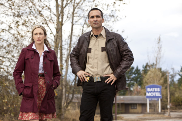 Nestor Carbonell - Bates Motel (2013) 1x02 &#039;Nice Town You Picked, Norma...&#039;