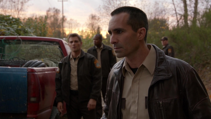 Nestor Carbonell - Bates Motel (2013) 1x02 &#039;Nice Town You Picked, Norma...&#039;