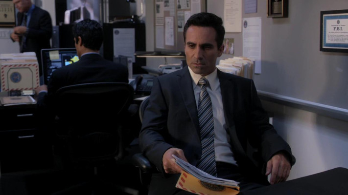 Nestor Carbonell - Ringer (2011) 1x02 &#039;She&#039;s Ruining Everything&#039;