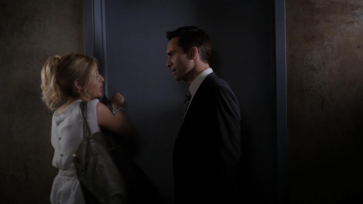 Nestor Carbonell - Ringer (2011) 1x02 &#039;She&#039;s Ruining Everything&#039;