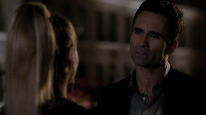 Nestor Carbonell - Ringer (2011) 1x02 &#039;She&#039;s Ruining Everything&#039;