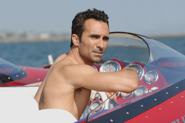 Nestor Carbonell - Cane (2007) 1x03 &#039;The Two Alex Vegas&#039;