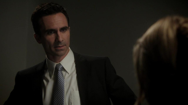 Nestor Carbonell - Ringer (2011) 1x07 &#039;Oh Gawd, There&#039;s Two of Them?&#039;