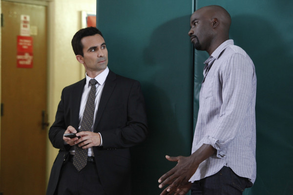 Nestor Carbonell - Ringer (2011) 1x08 &#039;Maybe We Can Get a Dog Instead?&#039;