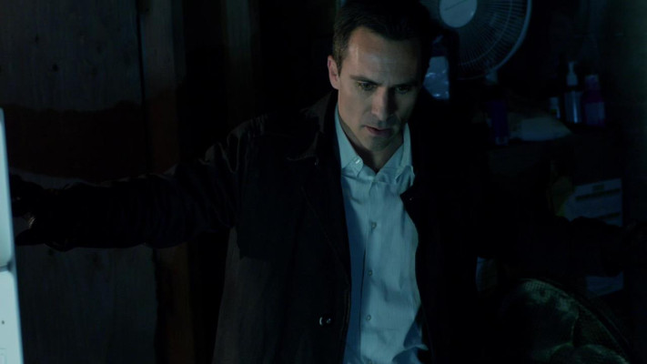 Nestor Carbonell-Ringer (2012)1x20 If You&#039;re Just an Evil Bitch Then Get Over It