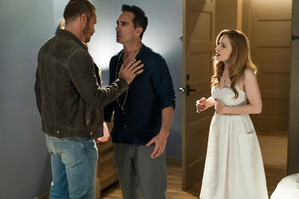 Nestor Carbonell - Midnight, Texas (2018) 2x05 &#039;Drown the Sadness in Chardonnay&#039;