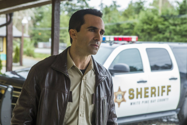 Nestor Carbonell - Bates Motel (2015) 3x04 &#039;Unbreak-Able&#039;