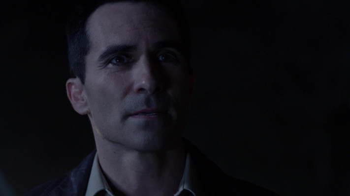 Nestor Carbonell - Bates Motel (2015) 3x04 &#039;Unbreak-Able&#039;