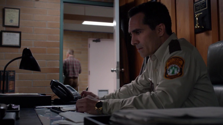 Nestor Carbonell - Bates Motel (2015) 3x04 &#039;Unbreak-Able&#039;