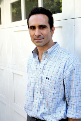 Nestor Carbonell - Cold Case (2006) 4x02 &#039;The War at Home&#039;