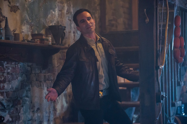 Nestor Carbonell - Bates Motel (2016) 4x07 &#039;There&#039;s No Place Like Home&#039;