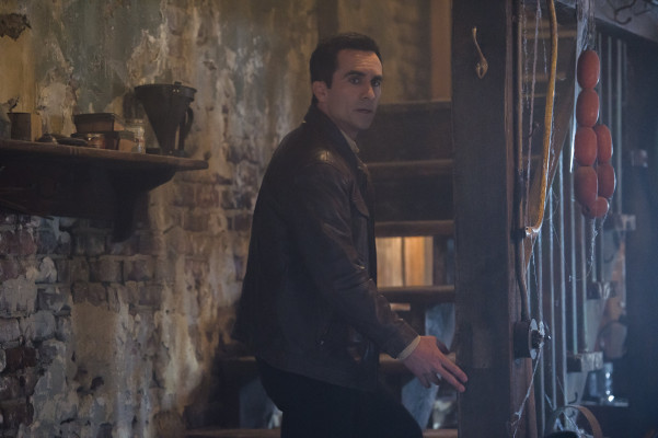 Nestor Carbonell - Bates Motel (2016) 4x07 &#039;There&#039;s No Place Like Home&#039;