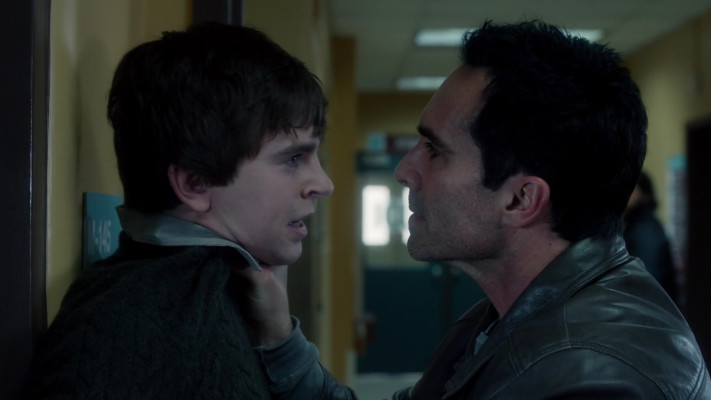 Nestor Carbonell - Bates Motel (2016) 4x10 &#039;Norman&#039;