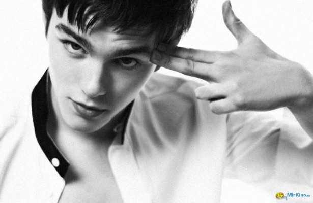 Nicholas Hoult pic #738035