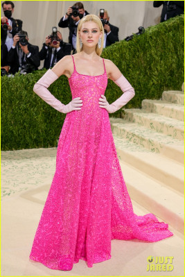 Nicola Peltz - Met Gala in New York 09/13/2021