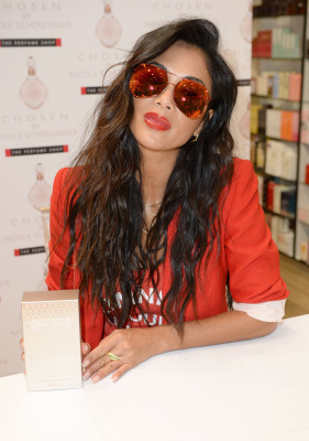 Nicole Scherzinger – Promote Her New Perfume Chosen in Manchester