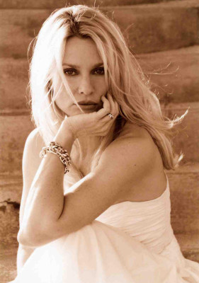photo 4 in Nicolette Sheridan gallery [id217104] 2009-12-04 00:00:00