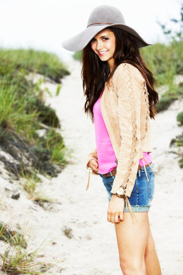 Nina Dobrev pic #680600