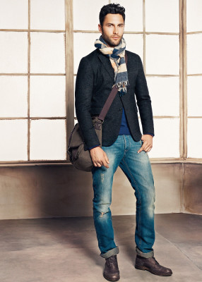 Noah Mills pic #554215