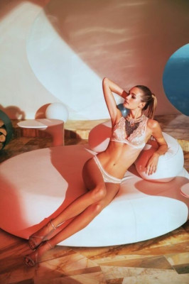 NOEL BERRY in Grazia Magazine, Russia 2019