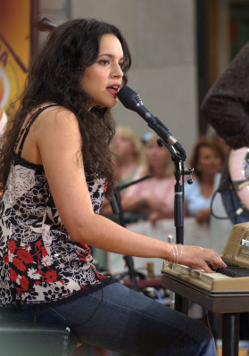 photo 16 in Norah Jones gallery [id18935] -0001-11-30 00:00:00