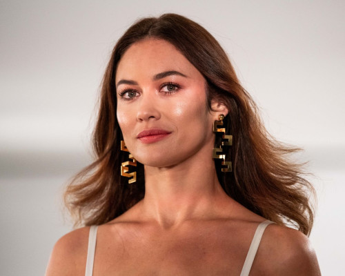 Olga Kurylenko – Walks Temperley London Show at LFW
