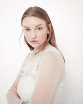 Olivia Brower by Stella Morais