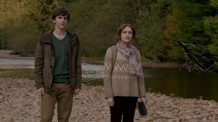 Olivia Cooke - Bates Motel (2013) 1x02 &#039;Nice Town You Picked, Norma...&#039;
