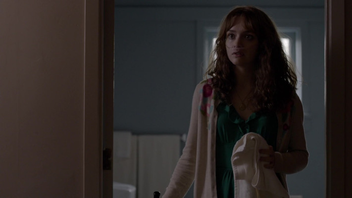Olivia Cooke - Bates Motel (2014) 2x04 'Check-Out'